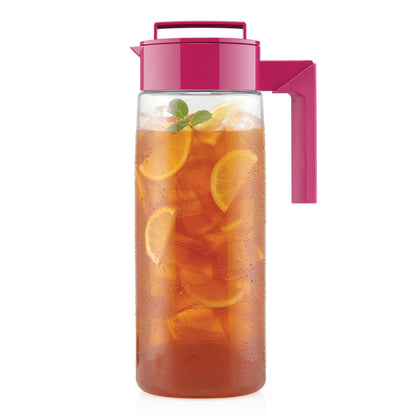 Takeya Airtight Pitcher - Durable BPA-Free Eastman Tritan Odor/Stain-Resistant Leakproof Lid for Iced Tea/Water Easy-Grip Silicone Handle Spill-Free Spout Fridge-Friendly Made in USA 2 Quart/Black
